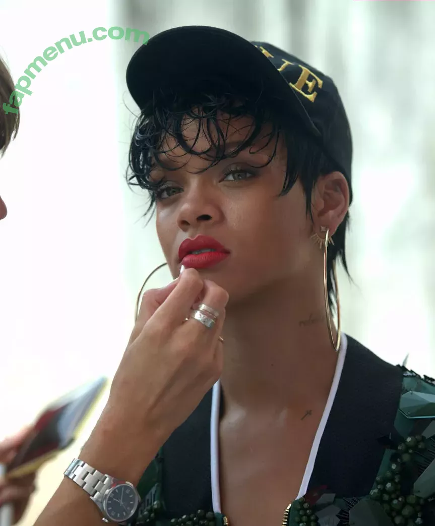 Rihanna nude photo #4104 (badgalriri)