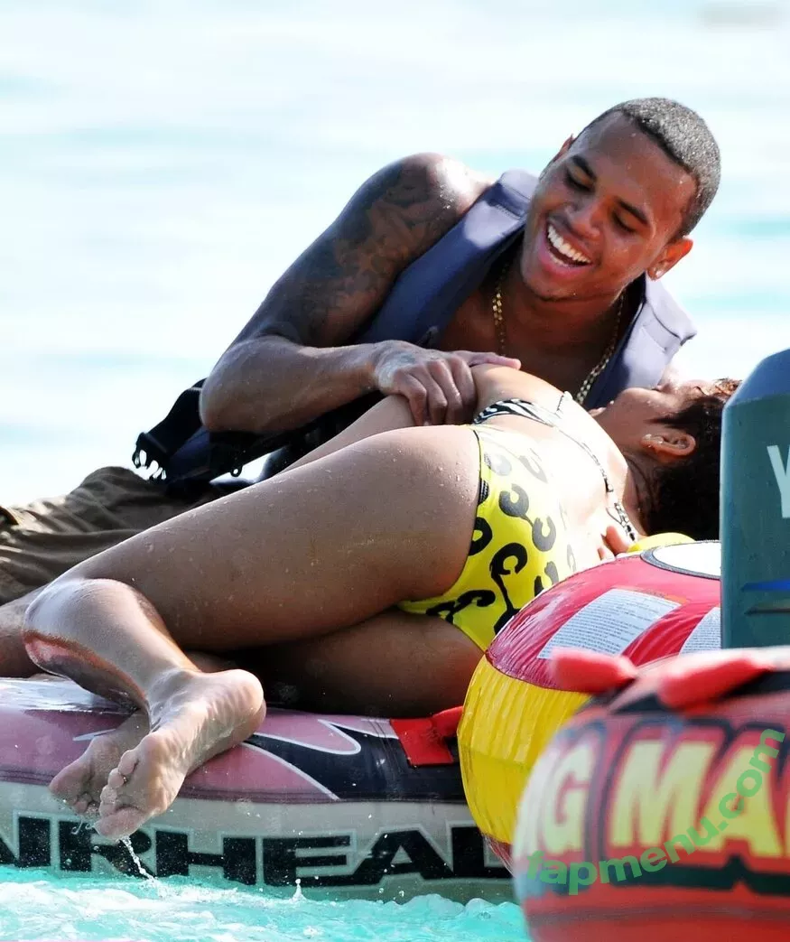 Rihanna nude photo #4127 (badgalriri)