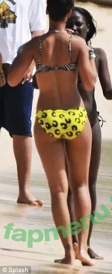 Rihanna nude photo #4128 (badgalriri)