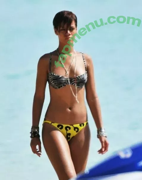 Rihanna nude photo #4130 (badgalriri)