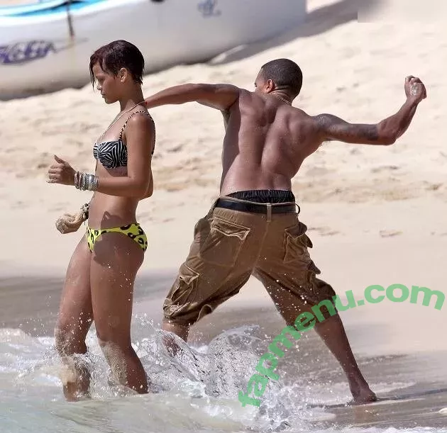 Rihanna nude photo #4131 (badgalriri)