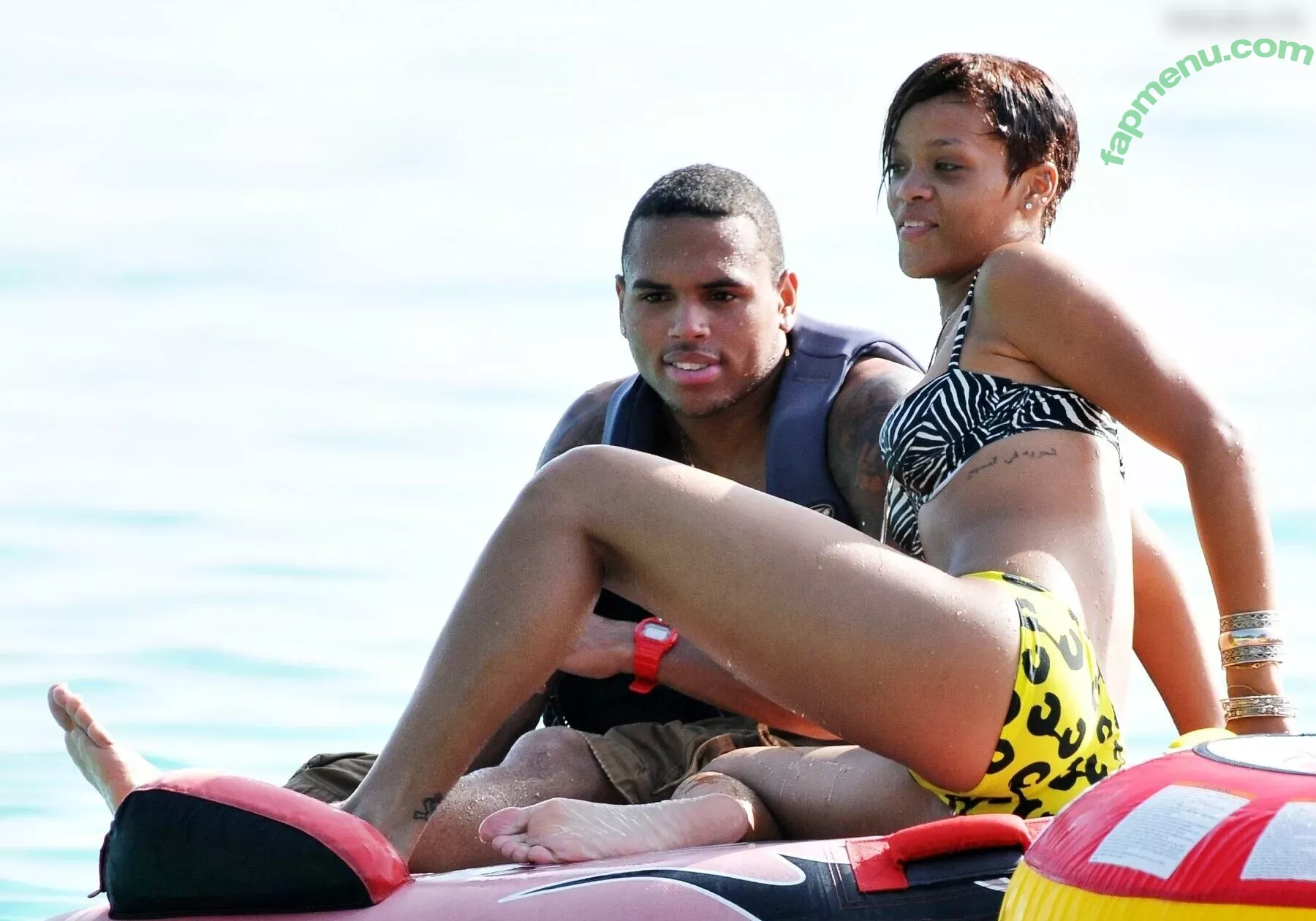 Rihanna nude photo #4136 (badgalriri)