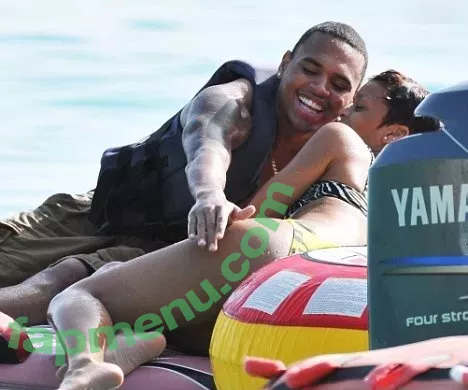 Rihanna nude photo #4137 (badgalriri)
