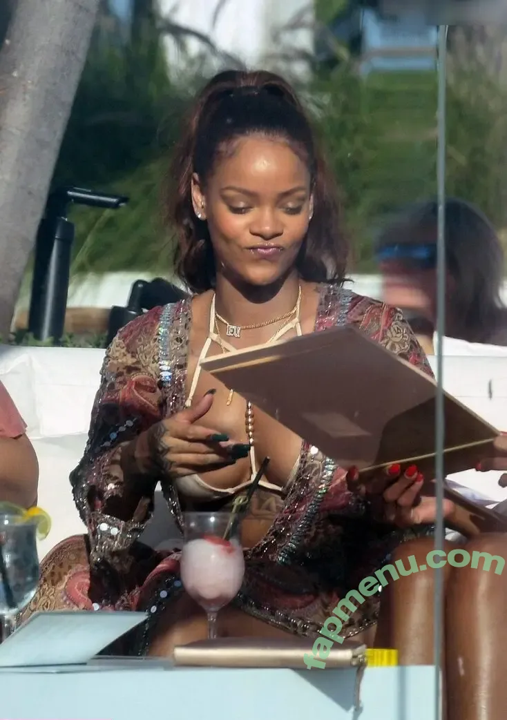 Rihanna nude photo #4175 (badgalriri)