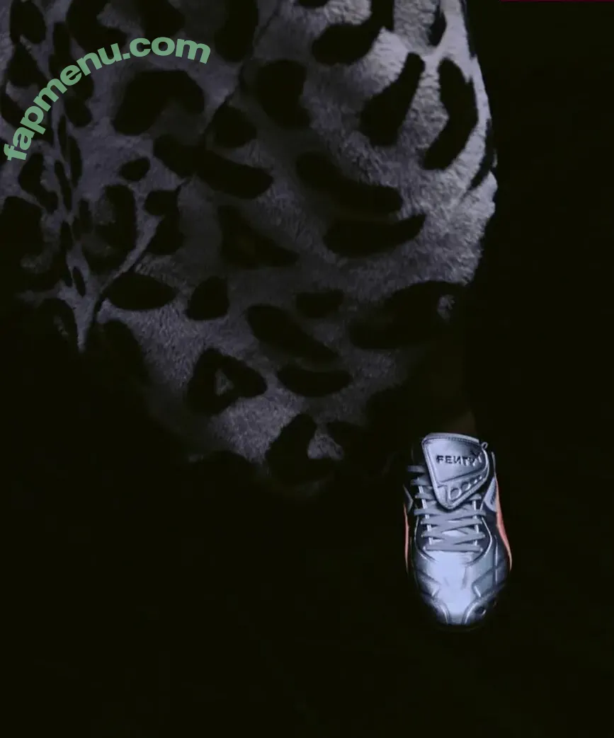 Rihanna nude photo #4640 (badgalriri)