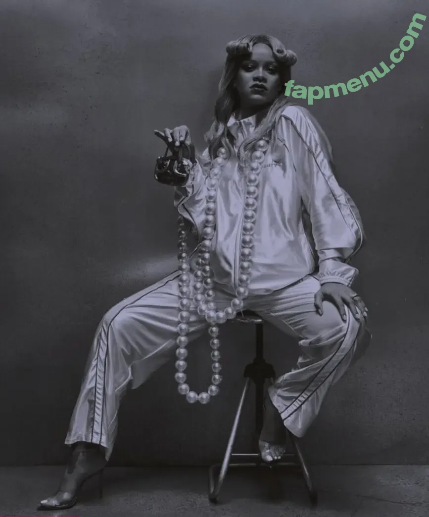 Rihanna nude photo #4643 (badgalriri)