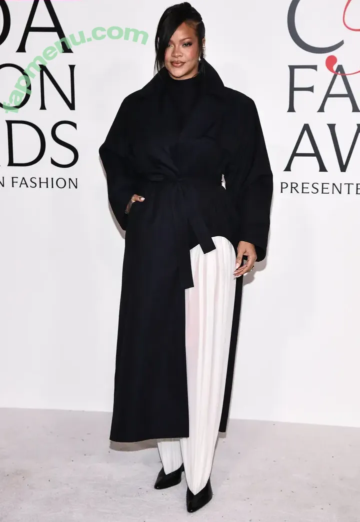 Rihanna nude photo #4666 (badgalriri)