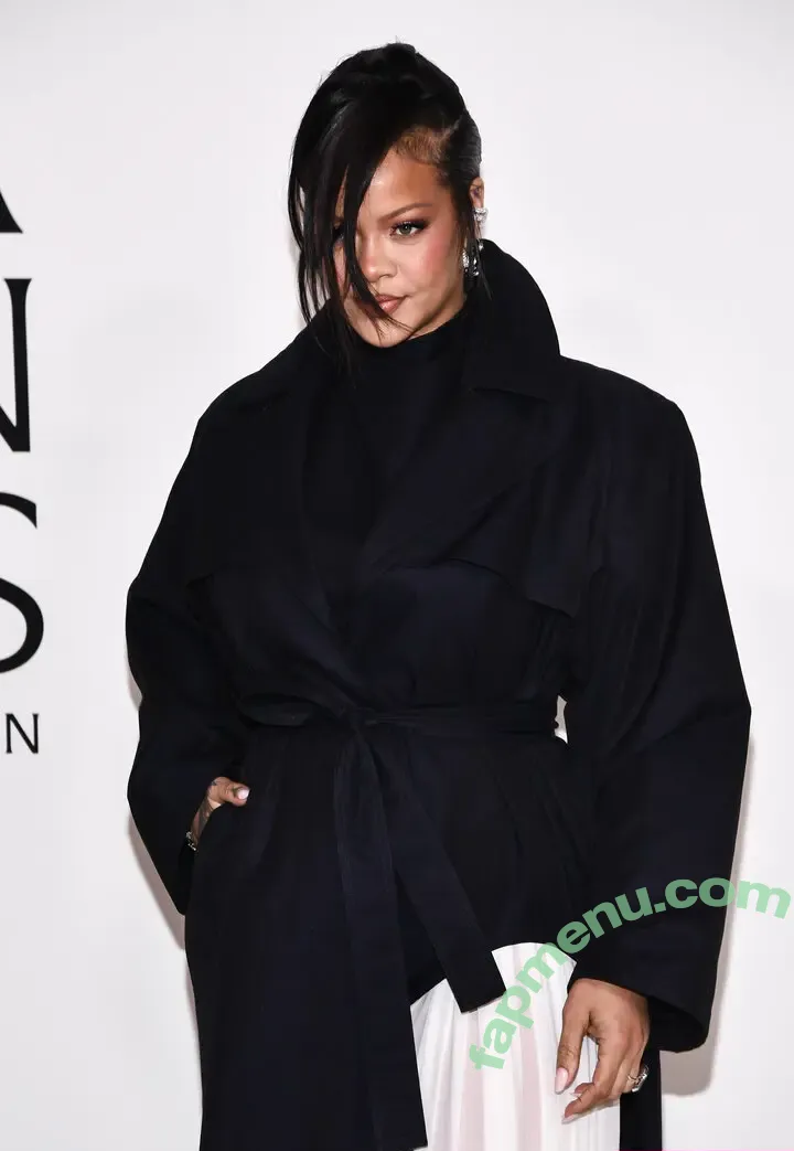 Rihanna nude photo #4671 (badgalriri)