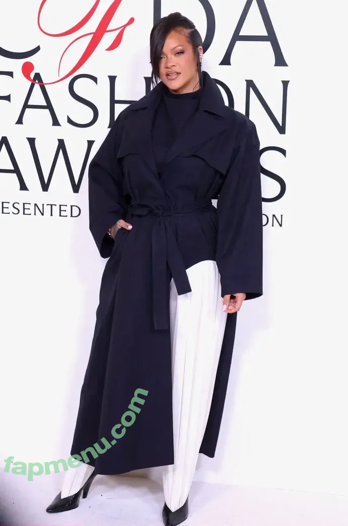 Rihanna nude photo #4675 (badgalriri)