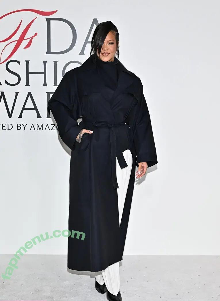 Rihanna nude photo #4677 (badgalriri)