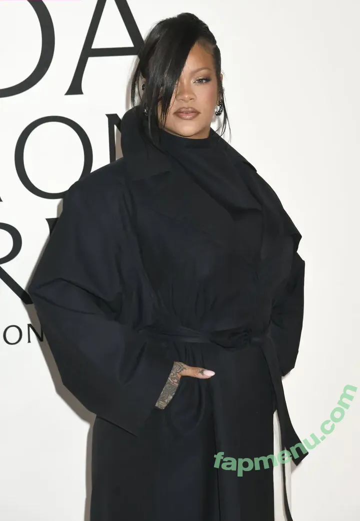 Rihanna nude photo #4682 (badgalriri)