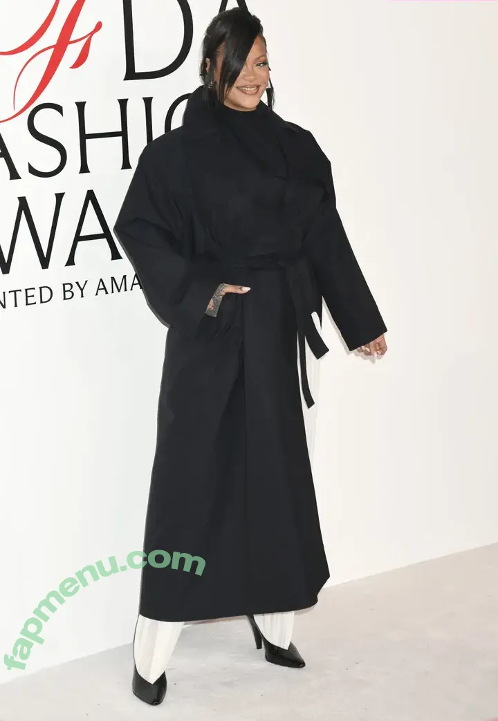 Rihanna nude photo #4683 (badgalriri)