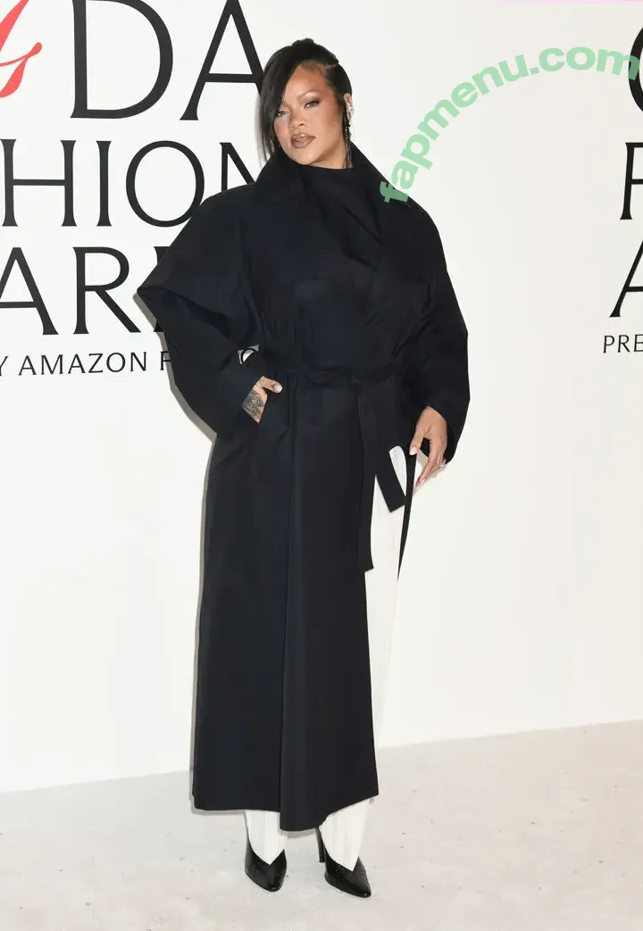 Rihanna nude photo #4687 (badgalriri)