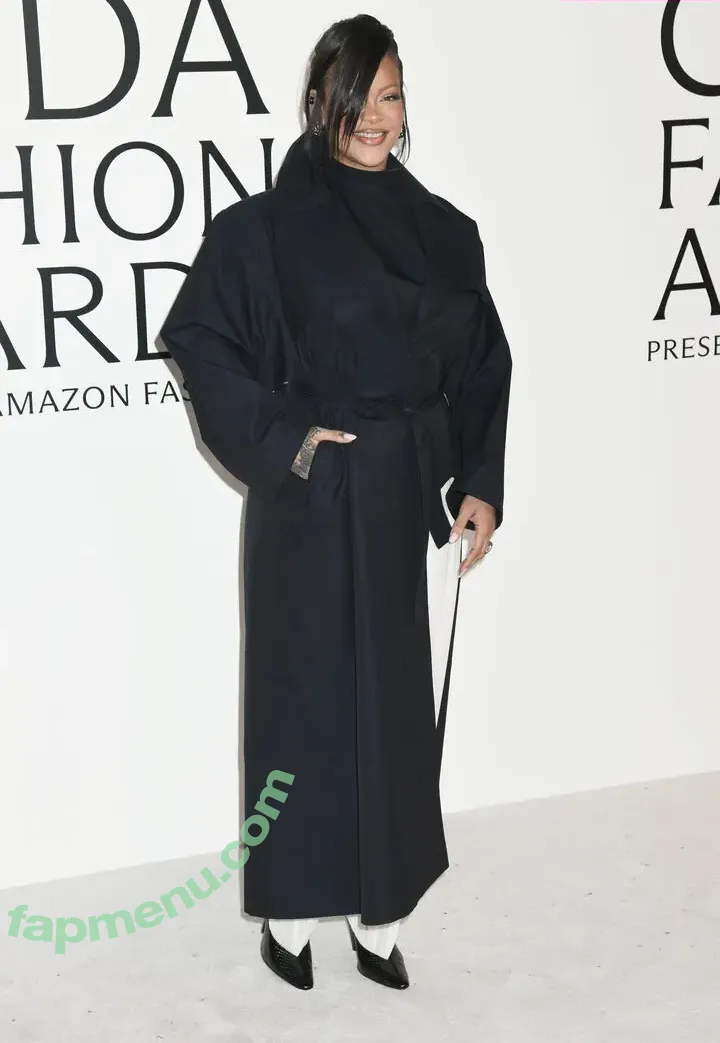 Rihanna nude photo #4688 (badgalriri)