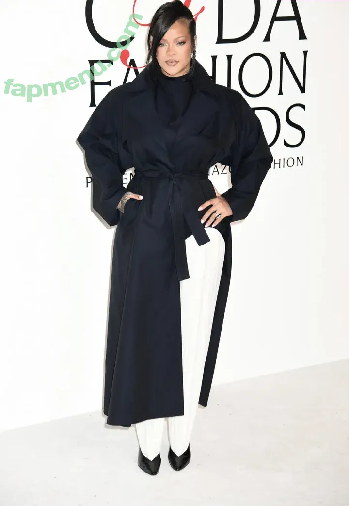 Rihanna nude photo #4690 (badgalriri)