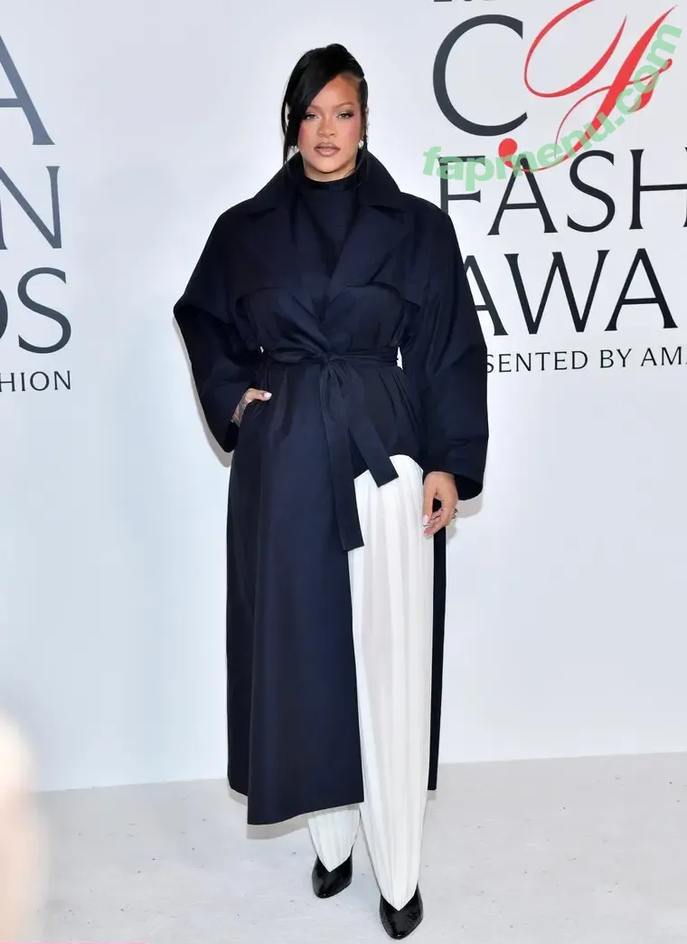 Rihanna nude photo #4691 (badgalriri)