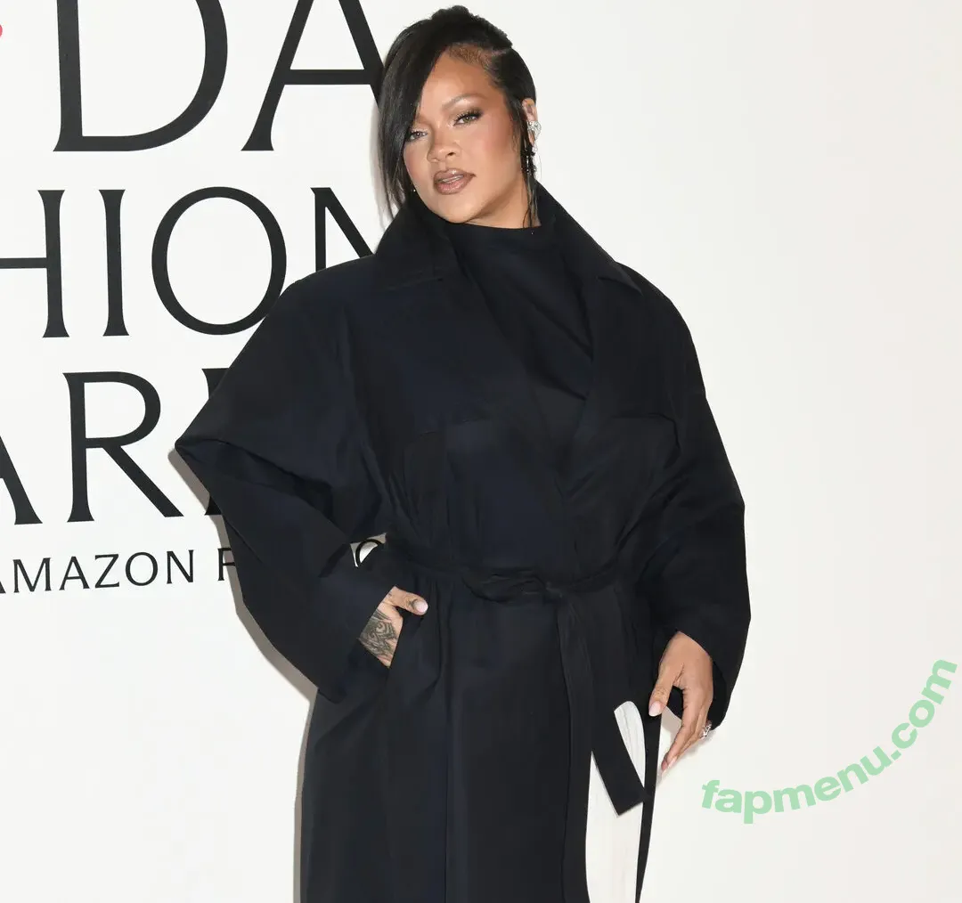 Rihanna nude photo #4692 (badgalriri)