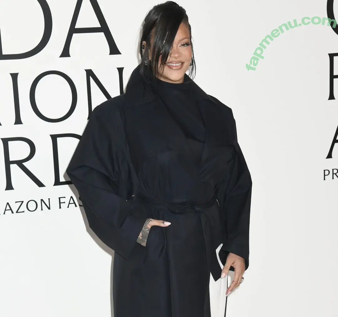 Rihanna nude photo #4693 (badgalriri)