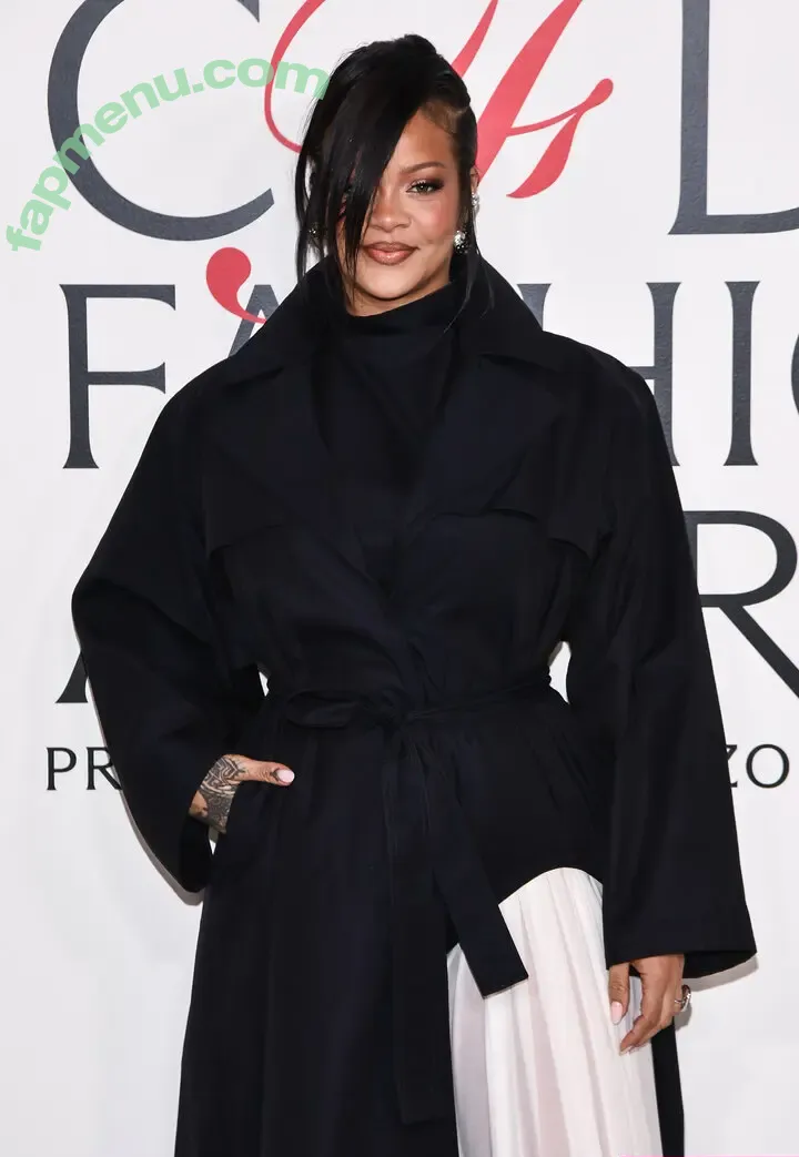 Rihanna nude photo #4694 (badgalriri)