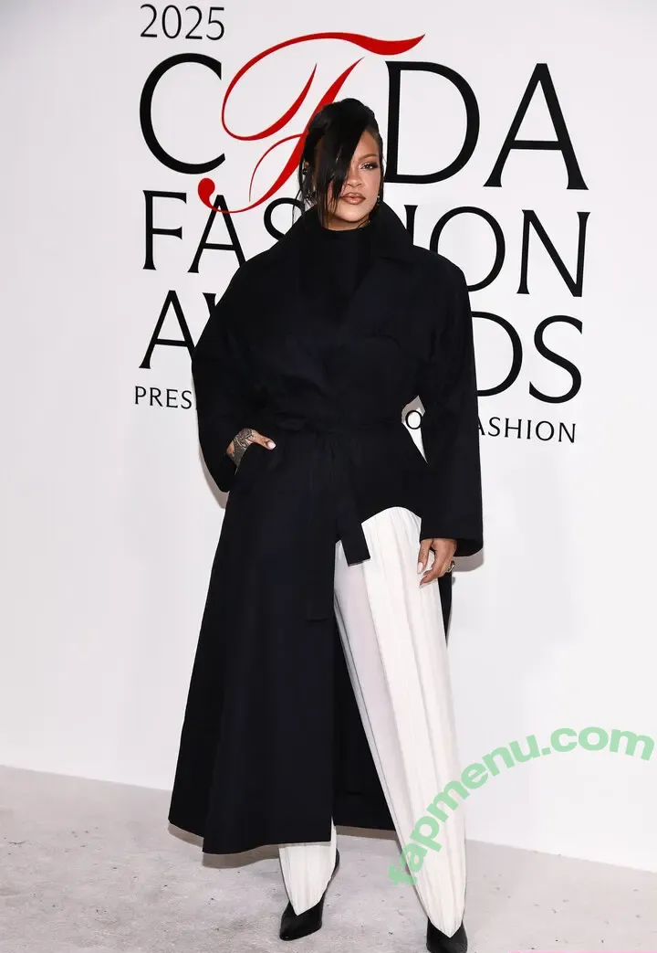 Rihanna nude photo #4701 (badgalriri)