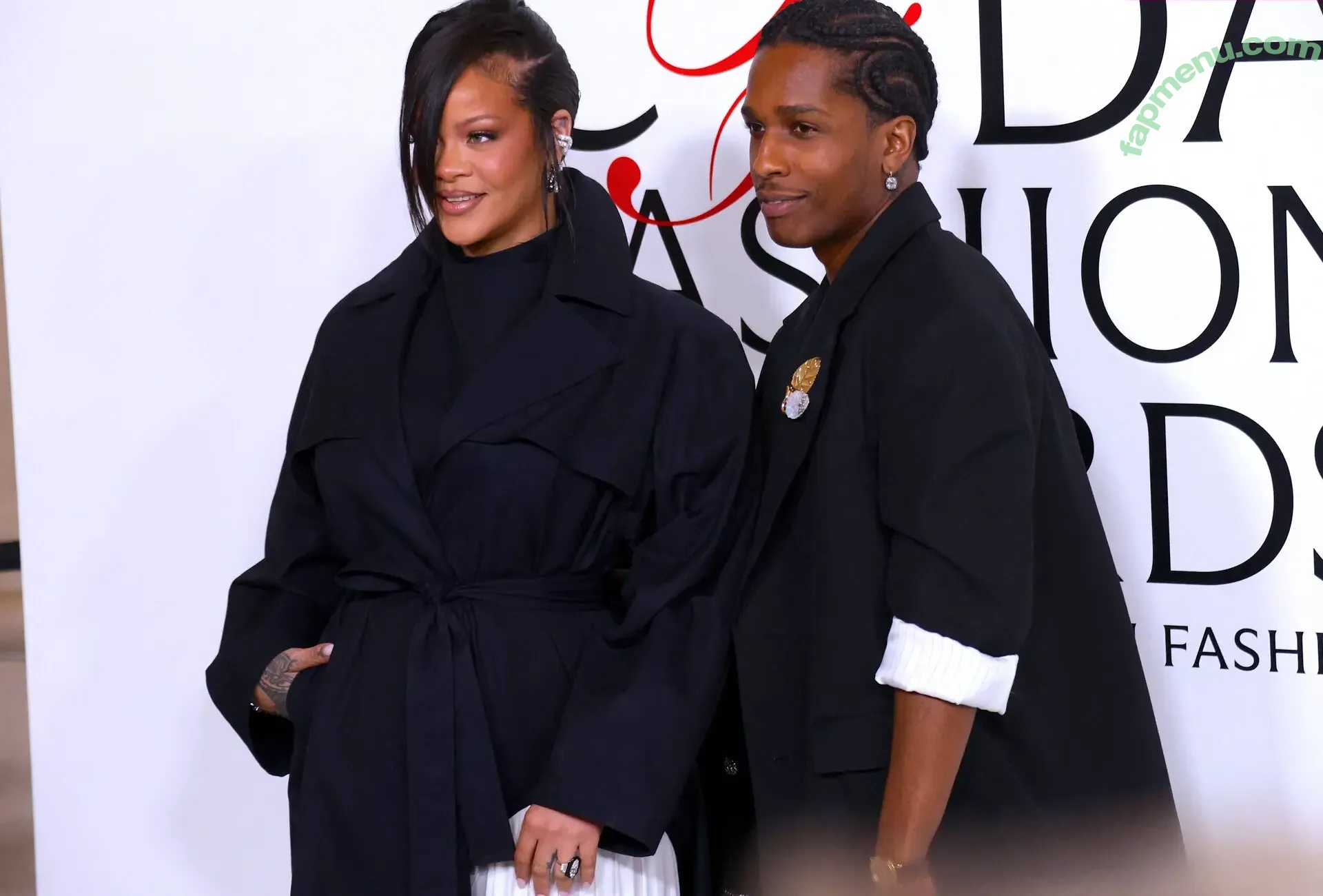 Rihanna nude photo #4702 (badgalriri)