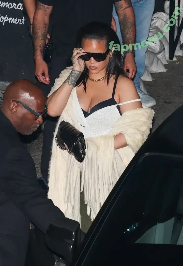 Rihanna nude photo #4704 (badgalriri)