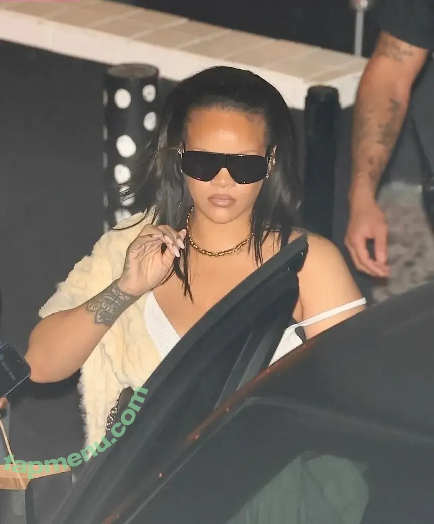 Rihanna nude photo #4705 (badgalriri)
