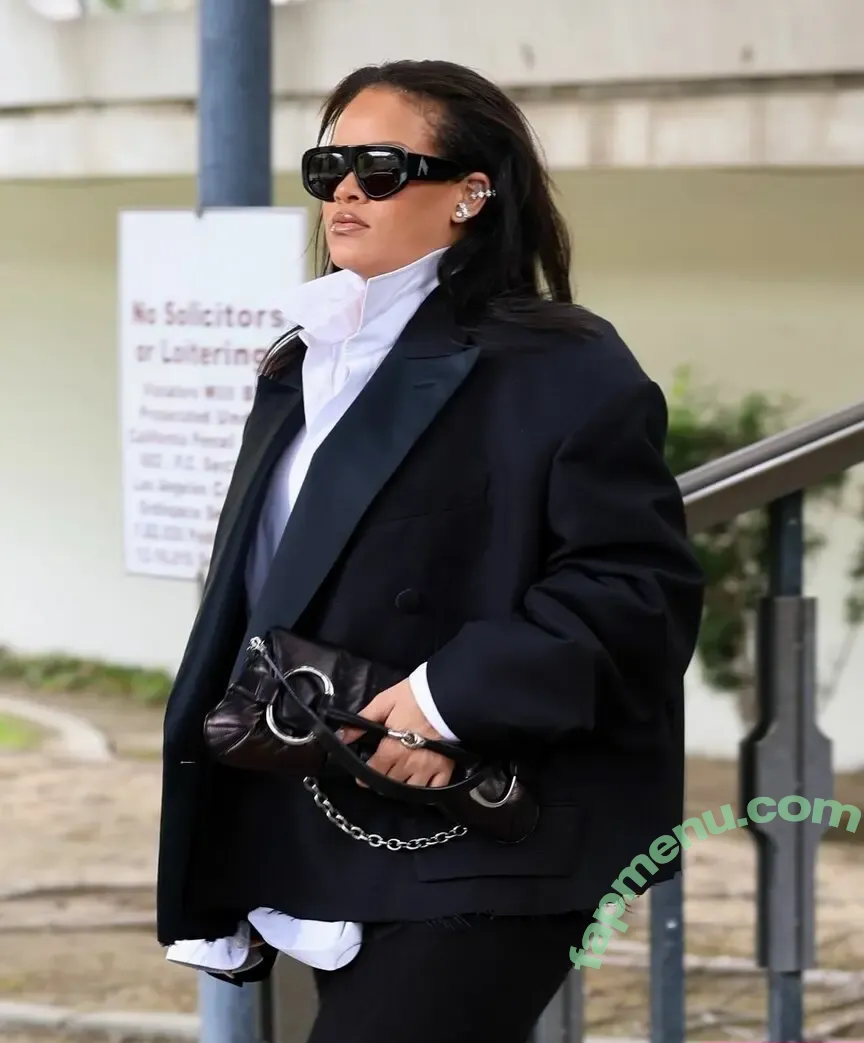 Rihanna nude photo #4708 (badgalriri)