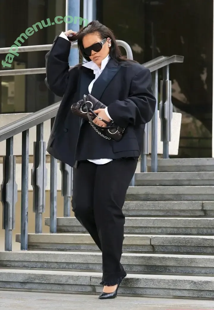 Rihanna nude photo #4713 (badgalriri)