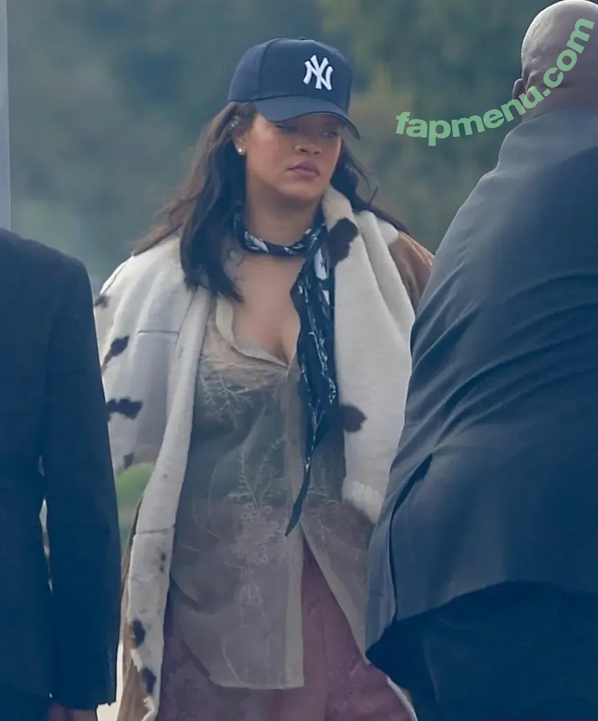 Rihanna nude photo #4715 (badgalriri)