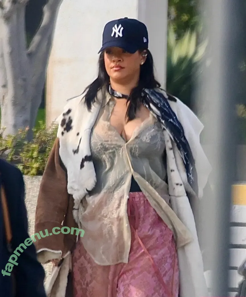 Rihanna nude photo #4717 (badgalriri)