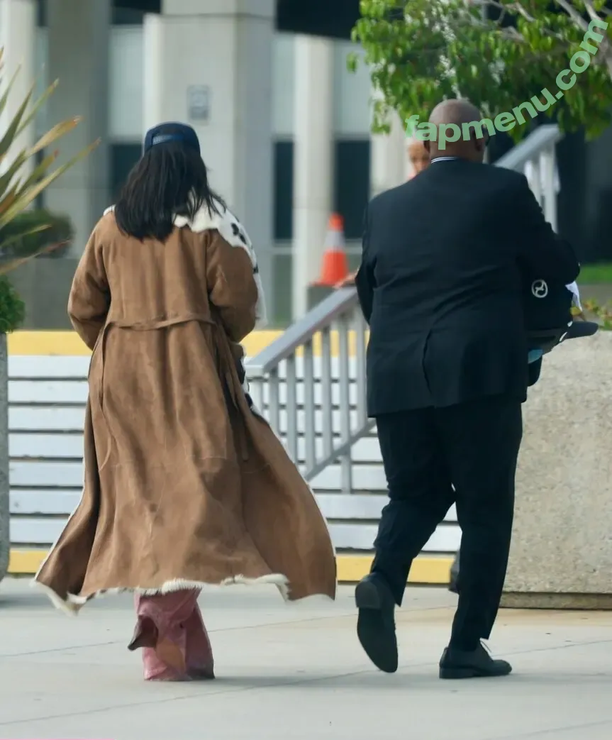 Rihanna nude photo #4718 (badgalriri)