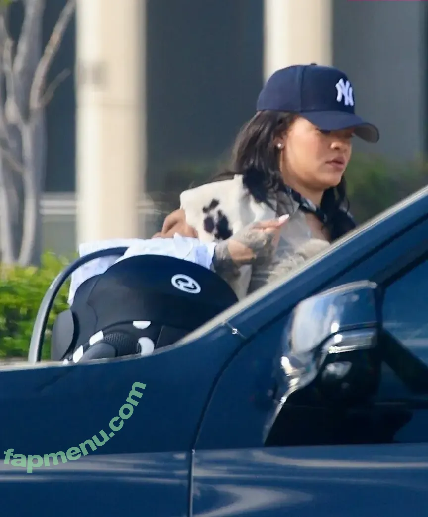 Rihanna nude photo #4719 (badgalriri)