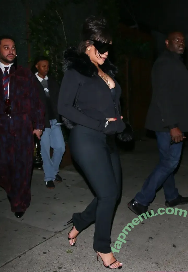 Rihanna nude photo #4753 (badgalriri)