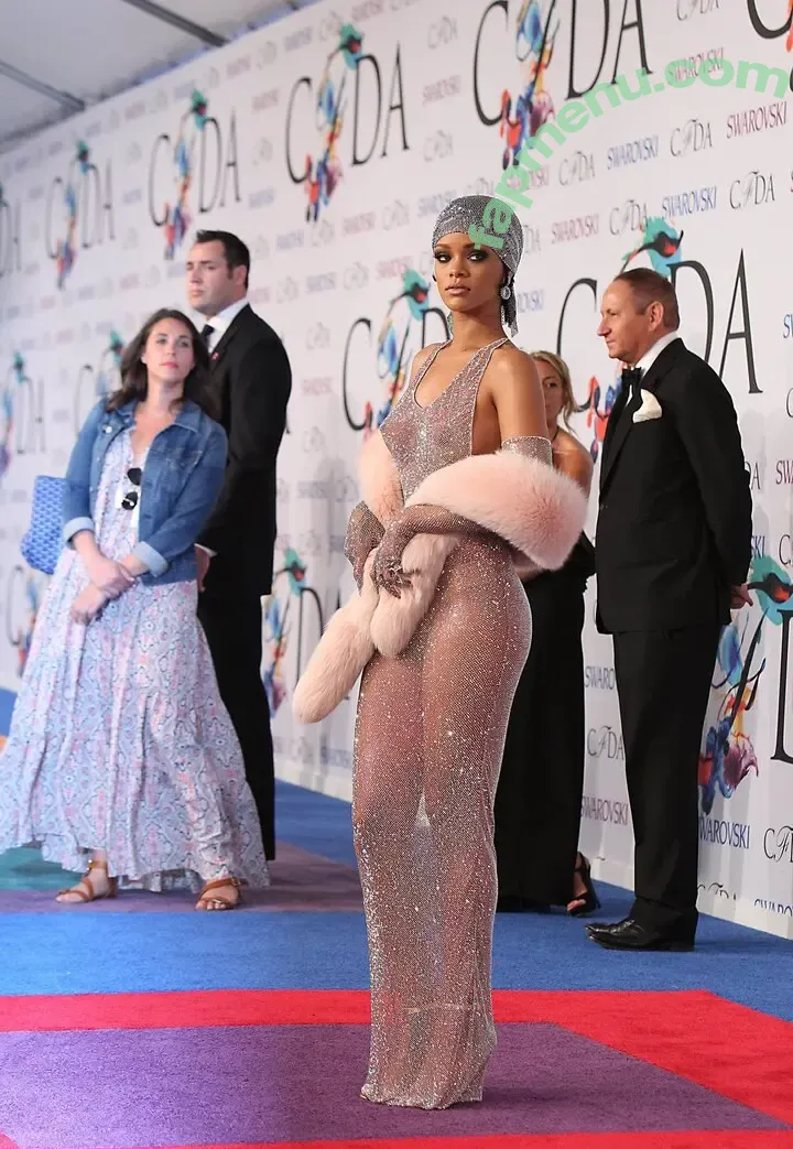 Rihanna nude photo #4774 (badgalriri)