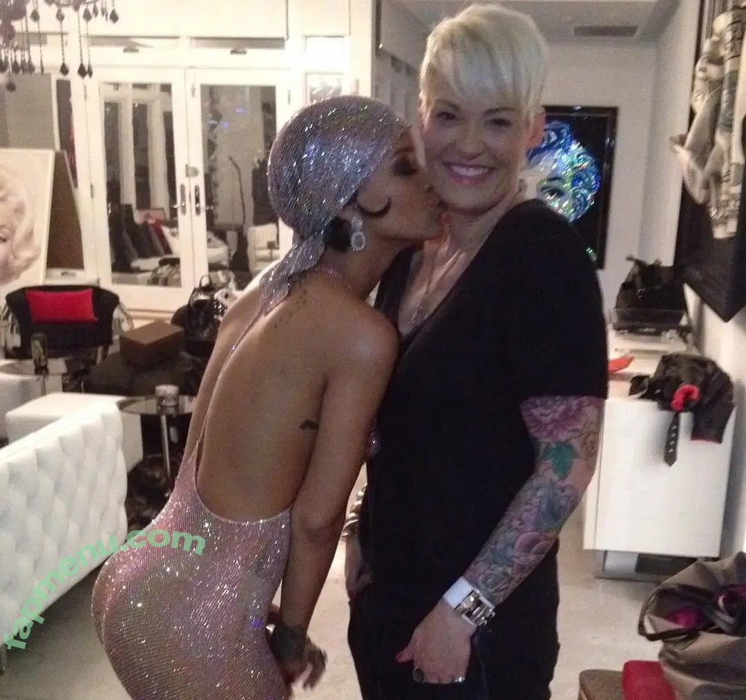 Rihanna nude photo #4784 (badgalriri)