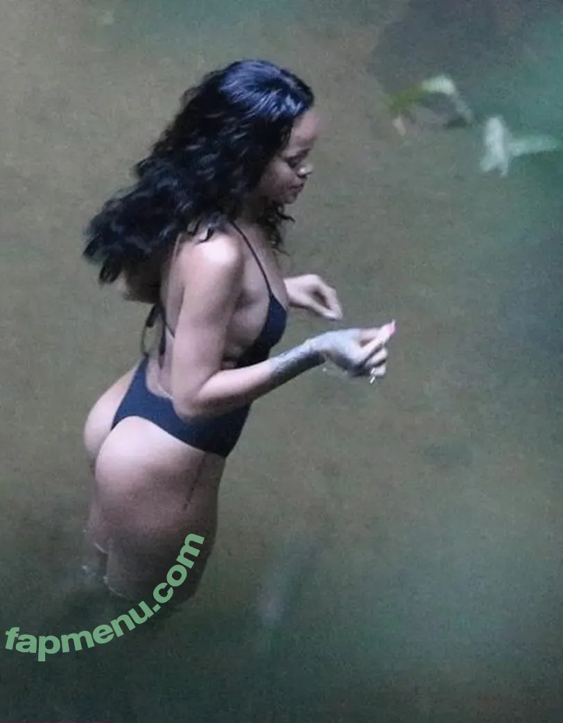 Rihanna nude photo #4831 (badgalriri)