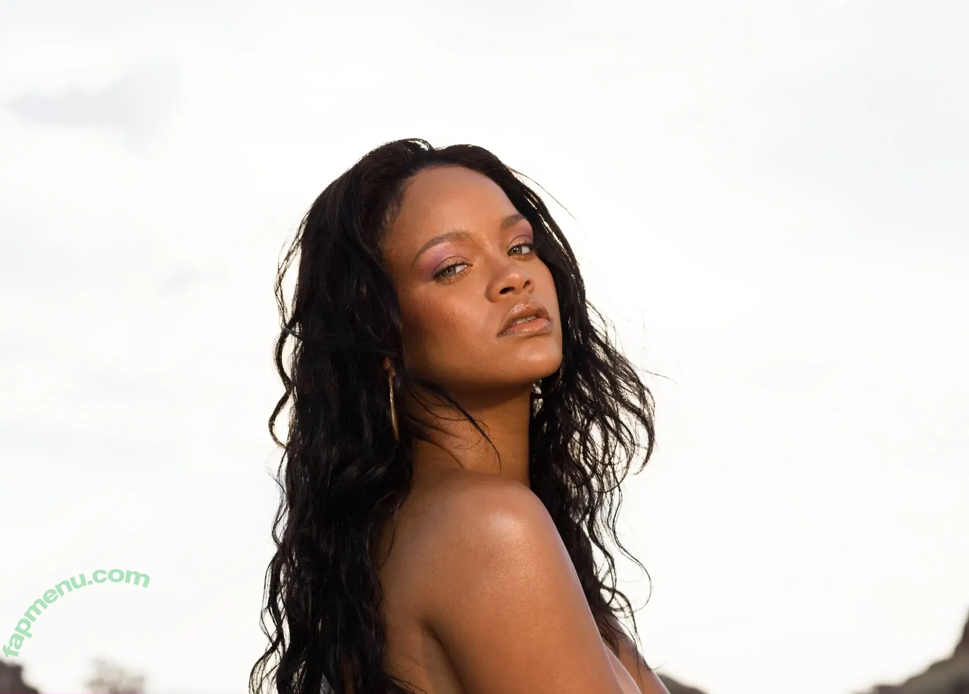 Rihanna nude photo #4844 (badgalriri)