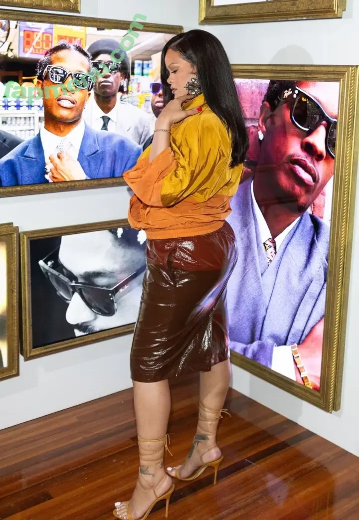 Rihanna nude photo #4850 (badgalriri)