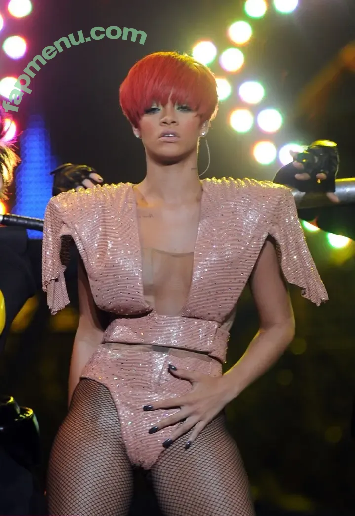 Rihanna nude photo #4864 (badgalriri)