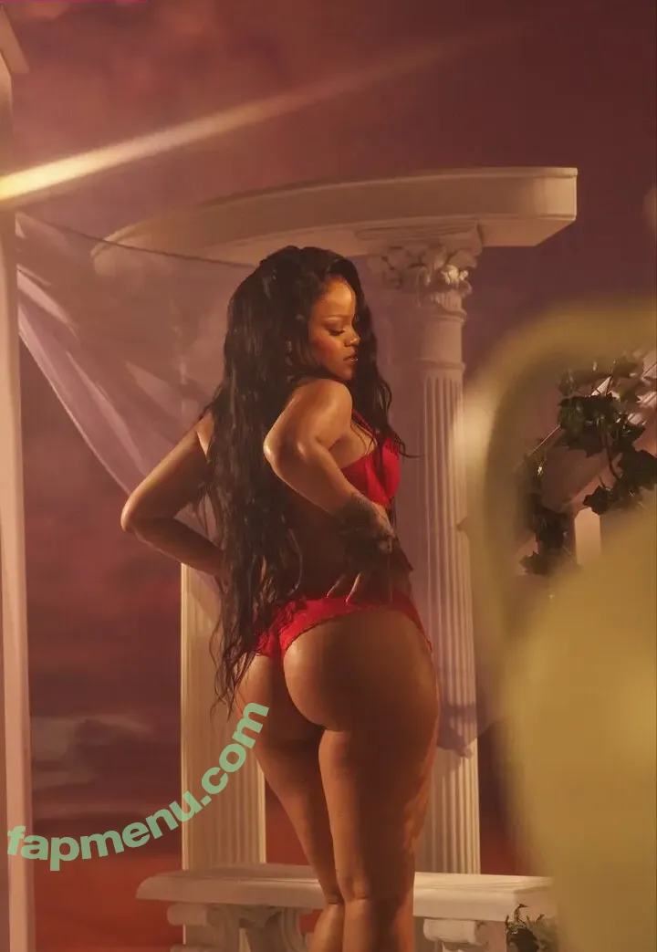 Rihanna nude photo #4888 (badgalriri)