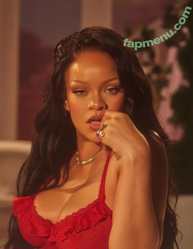 Rihanna nude photo #4901 (badgalriri)