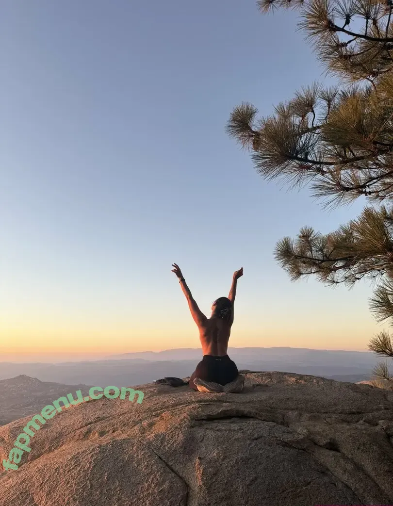 Riiah.Rosae nude photo #0034 (riahrose_official)