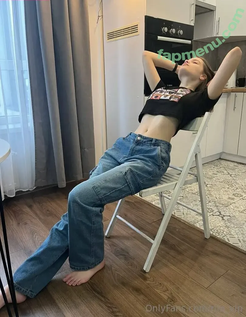 rile_vip nude photo #0002 (reel)