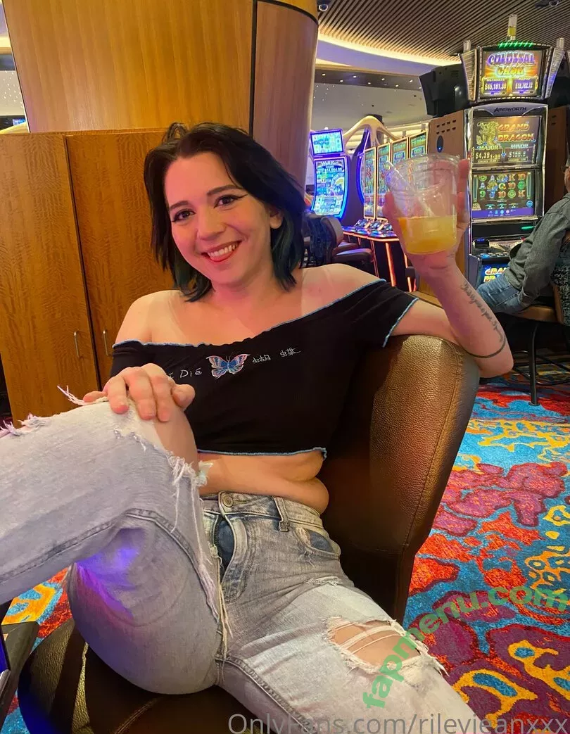 Riley Jean nude photo #0002 (rileyjean / rileyjeanxxx)