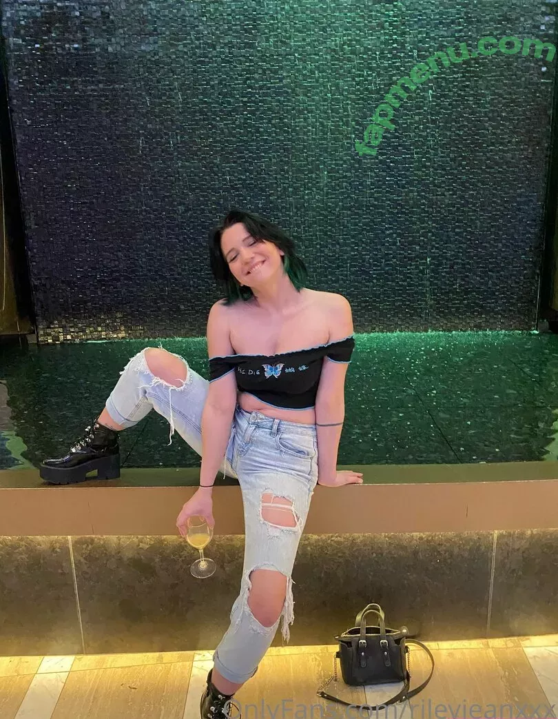 Riley Jean nude photo #0010 (rileyjean / rileyjeanxxx)