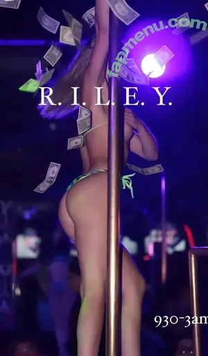 Riley Jones / rileyjones88 / rileystunnamula / rrileyjjones nude photo #0002