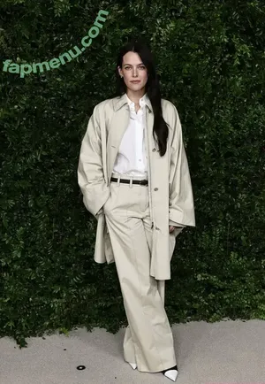 Riley Keough / rileykeough nude photo #0151