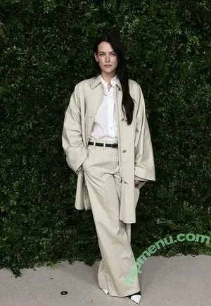 Riley Keough / rileykeough nude photo #0154