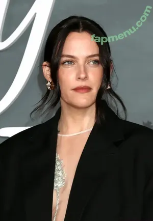 Riley Keough / rileykeough nude photo #0196